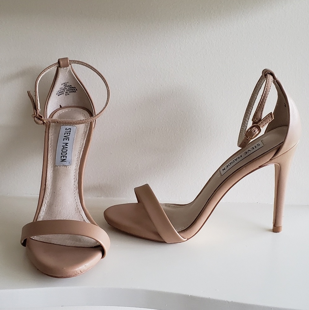 Steve Madden Nude Pumps